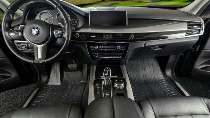 Gumi tepisi za auto se veoma lako održavaju