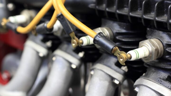 Svječice za auto nalaze se u motornom prostoru neposredno ispod motora